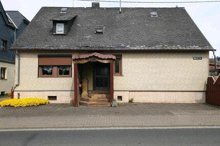 Haus Langenfeld (Rheinland) - 6 Zimmer, 150 m&sup2;, 199.000&euro; | Angebot:26635910