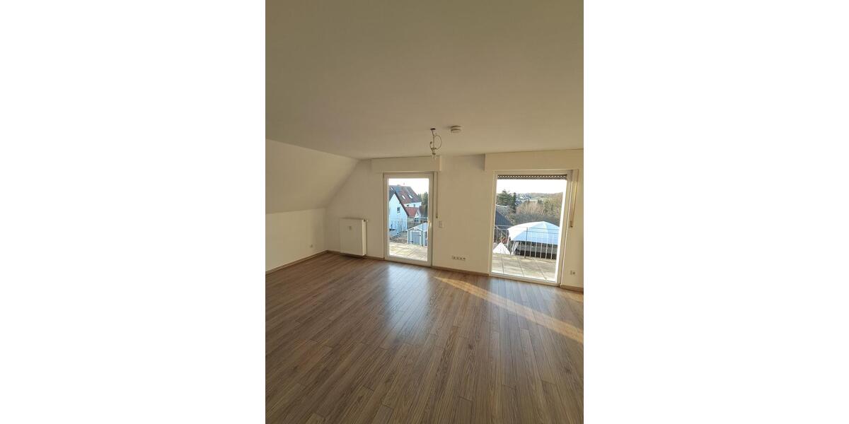 Dachgeschoßwohnung Odenthal - 3 Zimmer, 99 m&sup2;, 1.485&euro; | Angebot:25646362
