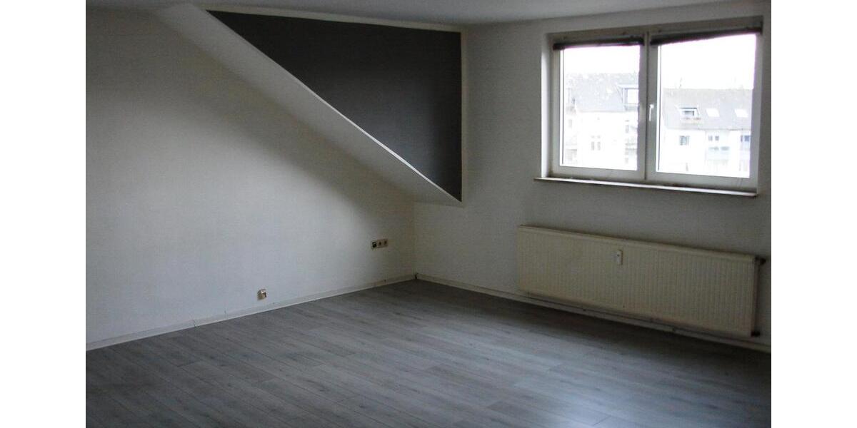 Dachgeschoßwohnung Gelsenkirchen Rotthausen - 3 Zimmer, 98 m&sup2;, 600&euro; | Angebot:26033838