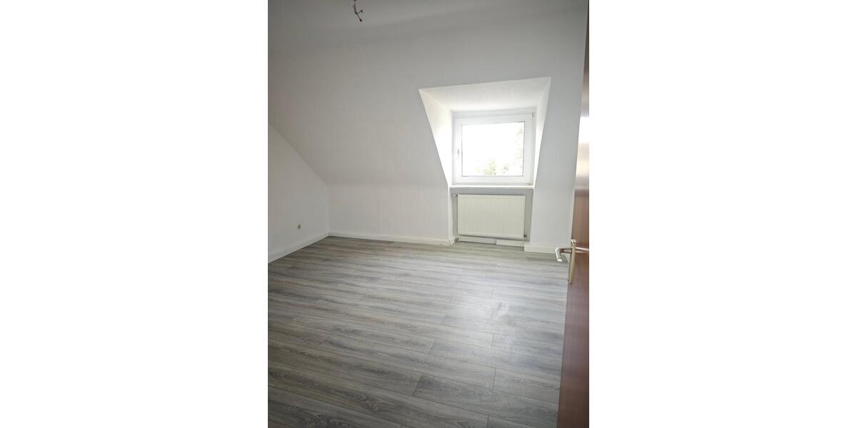 Dachgeschoßwohnung Gelsenkirchen Ückendorf - 4.5 Zimmer, 71 m&sup2;, 490&euro; | Angebot:26534184