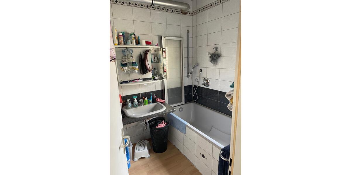 Etagenwohnung Solingen Mitte - 3.5 Zimmer, 79 m&sup2;, 660&euro; | Angebot:25892853