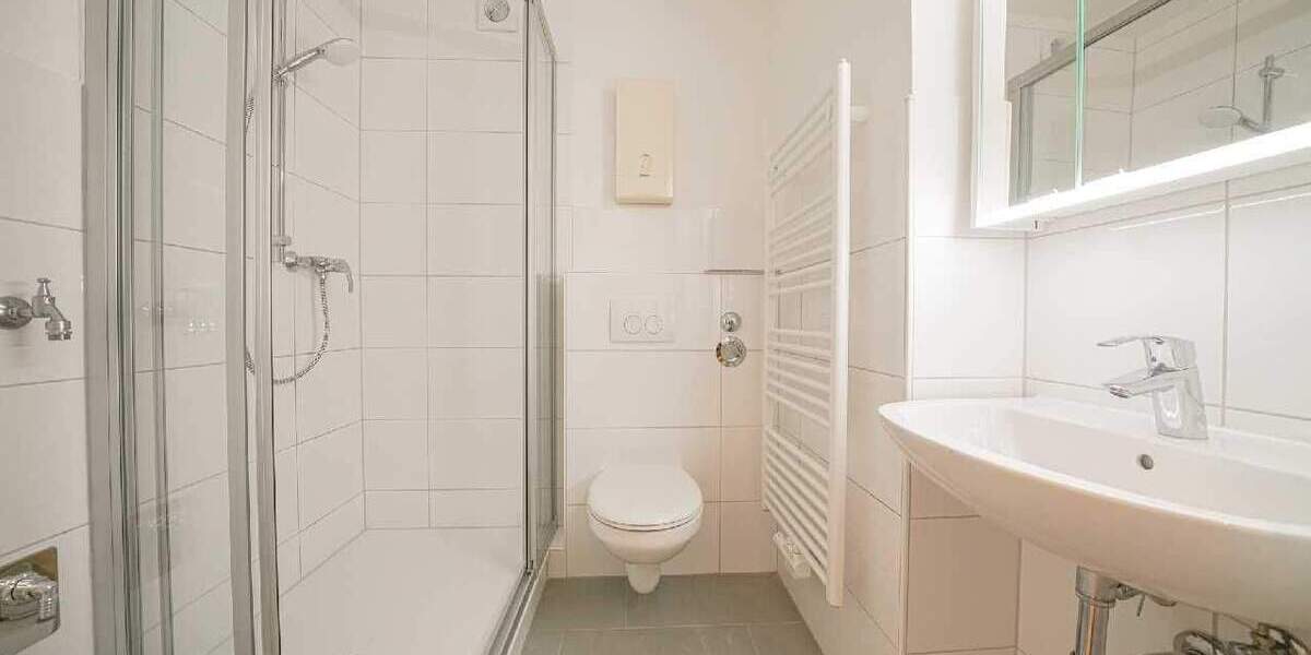 Etagenwohnung Düsseldorf Rath - 2 Zimmer, 48 m&sup2;, 570&euro; | Angebot:26015396