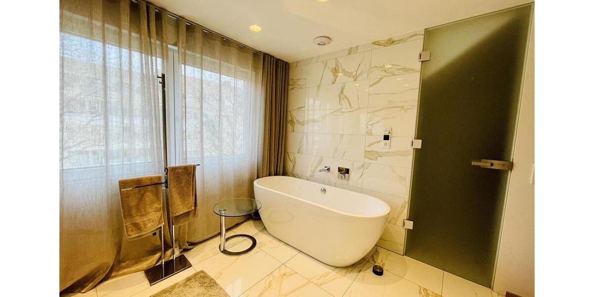 Maisonettenwohnung Düsseldorf Düsseltal - 5 Zimmer, 224 m&sup2;, 5.000&euro; | Angebot:24526472