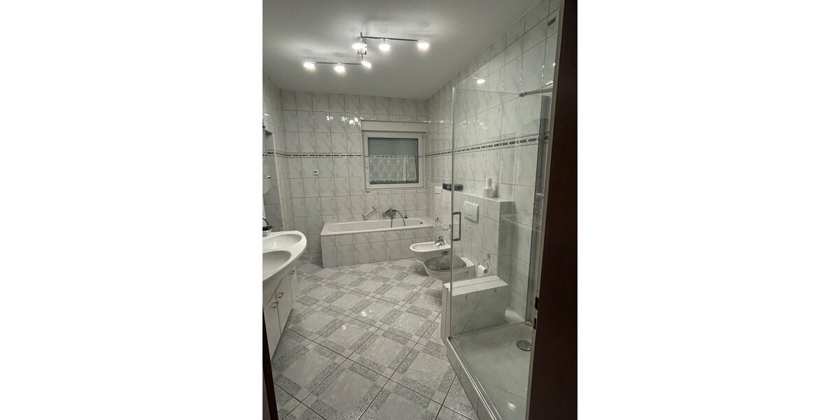 Erdgeschoßwohnung Remscheid Gemarkung Bergisch Born - 4 Zimmer, 159 m&sup2;, 1.854&euro; | Angebot:25961179