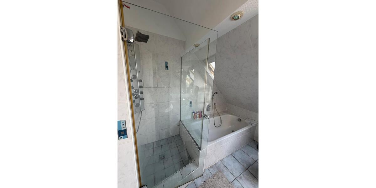 Dachgeschoßwohnung Halver - 2.5 Zimmer, 85 m&sup2;, 750&euro; | Angebot:26612618