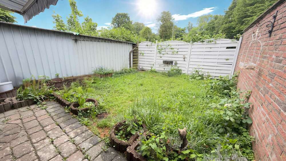 Doppelhaushälfte mit saniertem Erdgeschoss, gutem Dach, Garten & viel Gestaltungsspielraum - Zweifamilienhaus Essen Stadtbezirk IV | Angebot:26659984