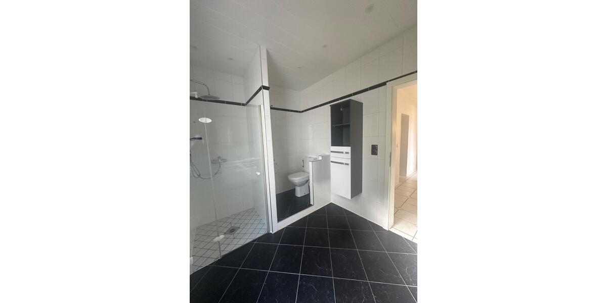 Erdgeschoßwohnung Schalksmühle - 4 Zimmer, 125 m&sup2;, 900&euro; | Angebot:26492779