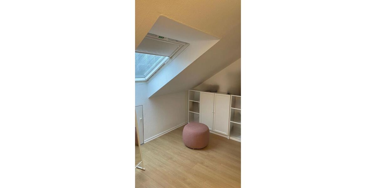 Dachgeschoßwohnung Düsseldorf Derendorf - 4 Zimmer, 123 m&sup2;, 1.750&euro; | Angebot:25343371