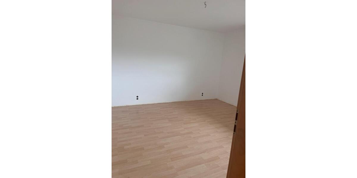 Erdgeschoßwohnung Wermelskirchen - 3 Zimmer, 101 m&sup2;, 1.300&euro; | Angebot:26034971
