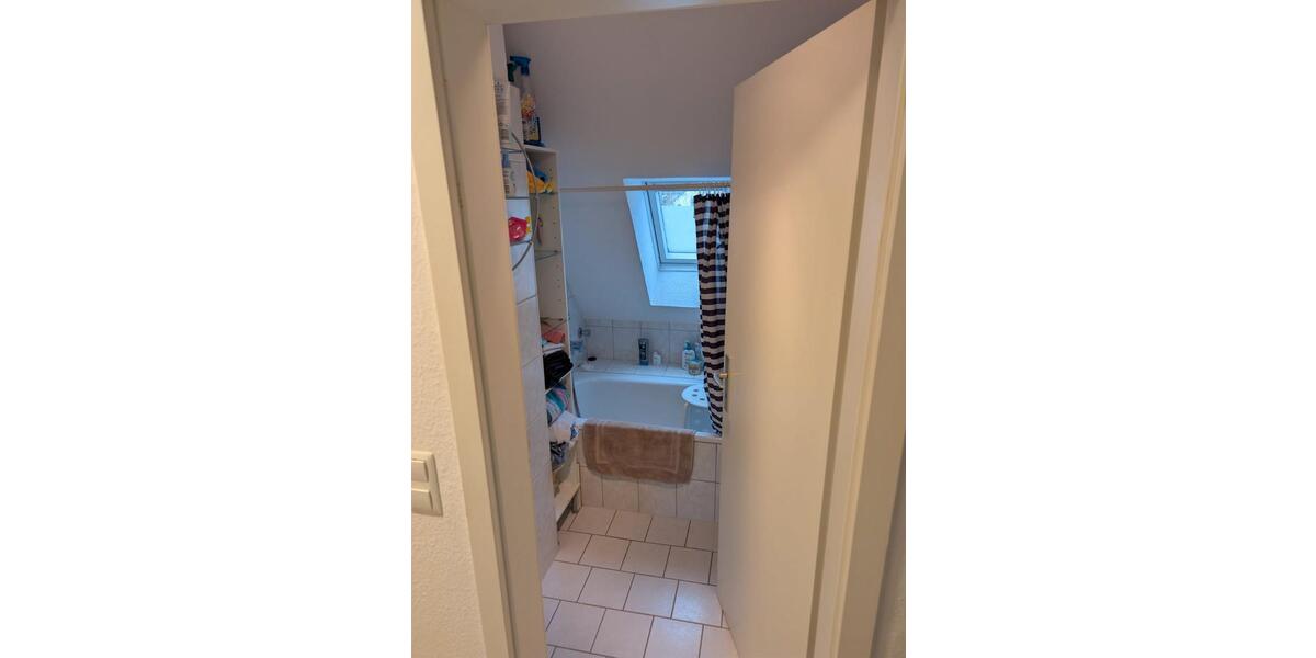 Dachgeschoßwohnung Bochum Querenburg - 3 Zimmer, 68 m&sup2;, 680&euro; | Angebot:26560395