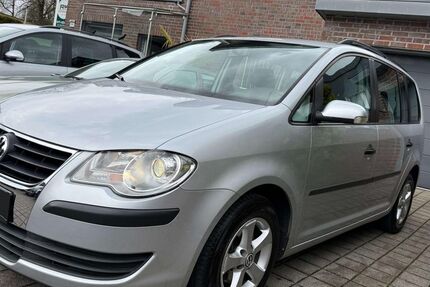 VW Touran 143.000 km 6.900 &euro; Solingen 42651