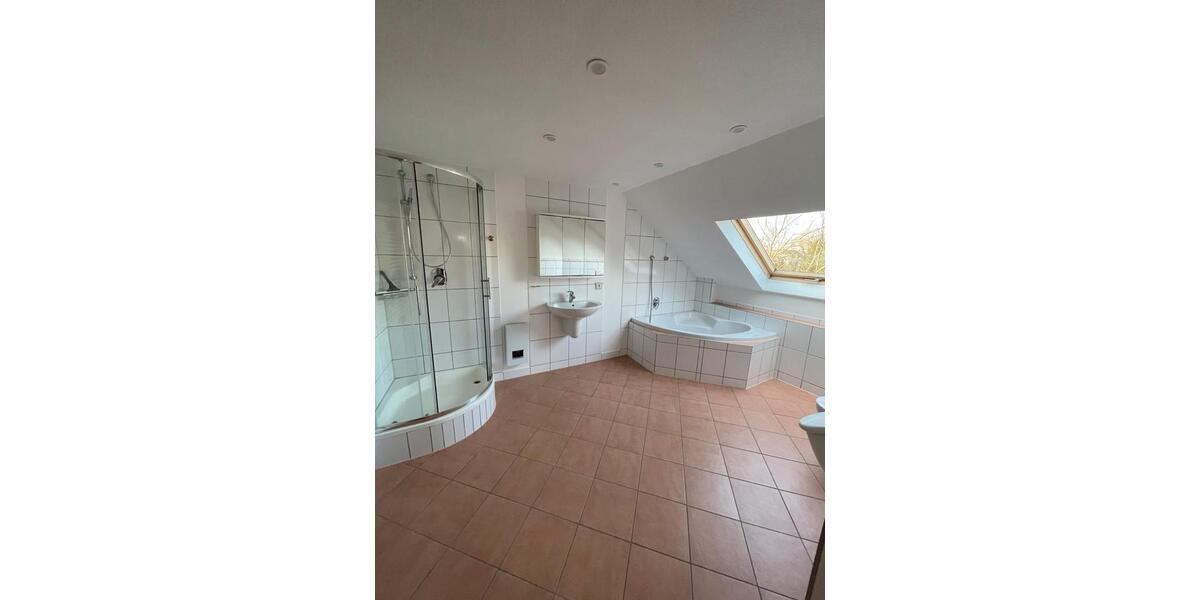 Dachgeschoßwohnung Radevormwald - 2 Zimmer, 62 m&sup2;, 520&euro; | Angebot:25640145