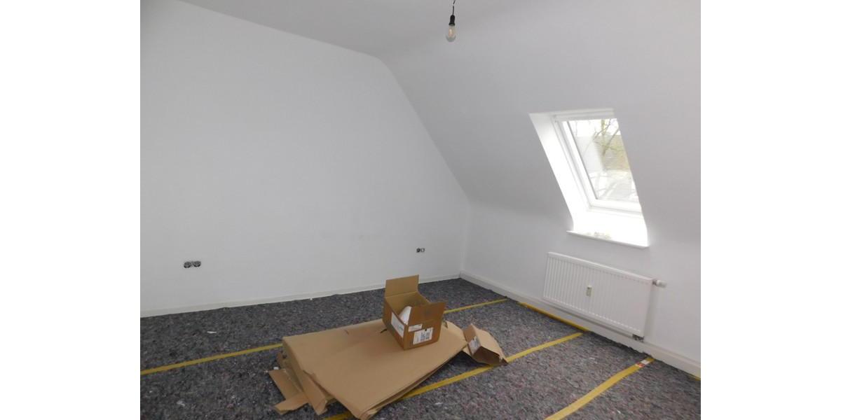 Dachgeschoßwohnung Essen Stadtbezirk III - 2.5 Zimmer, 48 m&sup2;, 451&euro; | Angebot:24249118
