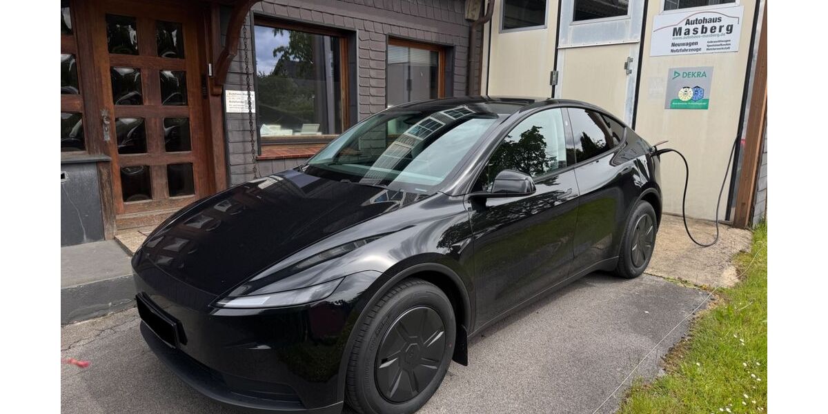 Tesla Model Y 1.800 km 44.999 &euro; Solingen 42655