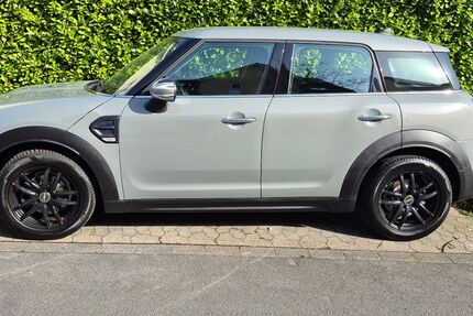 Mini One Countryman 52.891 km 18.700 &euro; Düsseldorf 40489