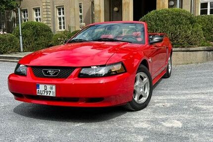 Ford Mustang 86.000 km 9.900 &euro; Düsseldorf 40599