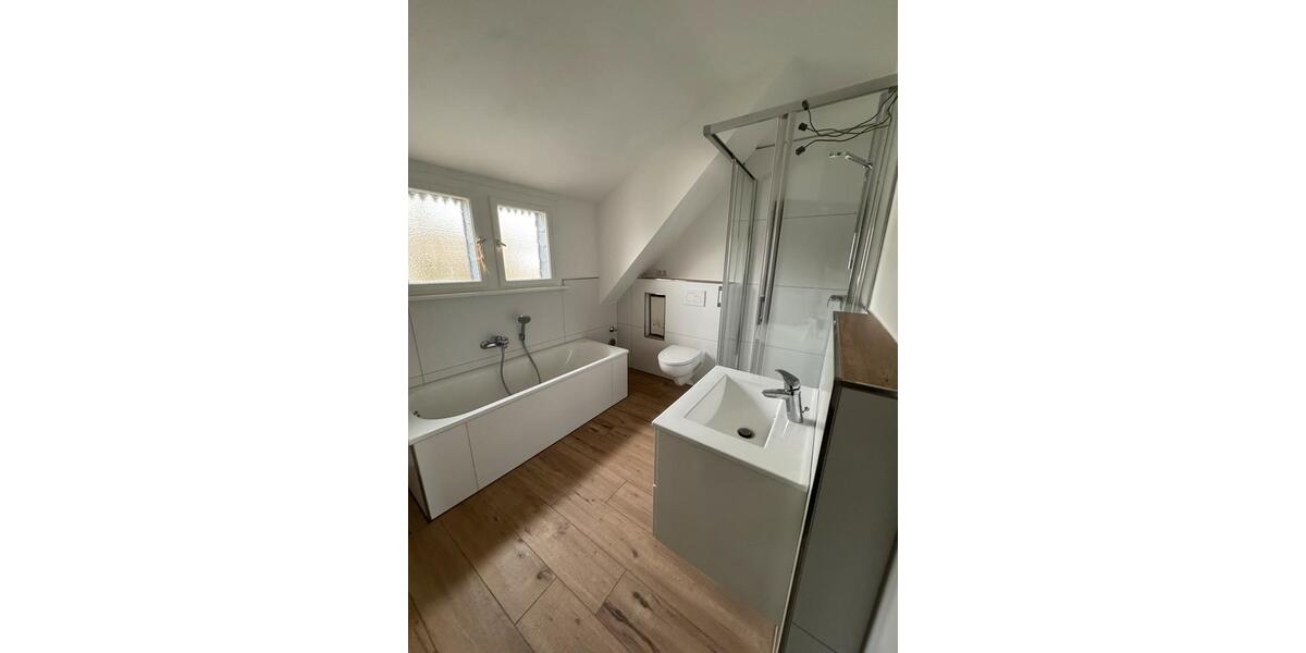Etagenwohnung Wuppertal Arrenberg - 3.5 Zimmer, 109 m&sup2;, 1.350&euro; | Angebot:26605400
