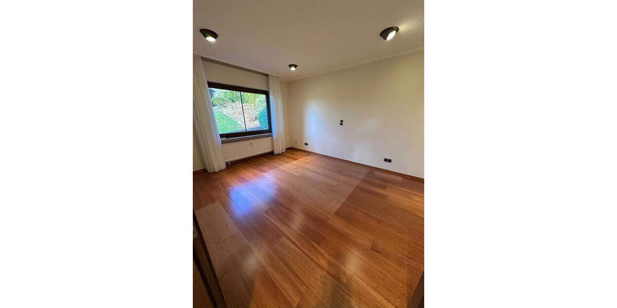 Bungalow Solingen Gräfrath - 6 Zimmer, 236 m&sup2;, 675.000&euro; | Angebot:25755949