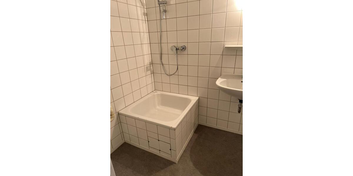 Erdgeschoßwohnung Wuppertal Arrenberg - 1 Zimmer, 28 m&sup2;, 141&euro; | Angebot:25220396