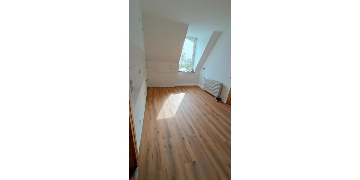 Dachgeschoßwohnung Wuppertal Gemarkung Langerfeld - 4 Zimmer, 100 m&sup2;, 950&euro; | Angebot:26324943