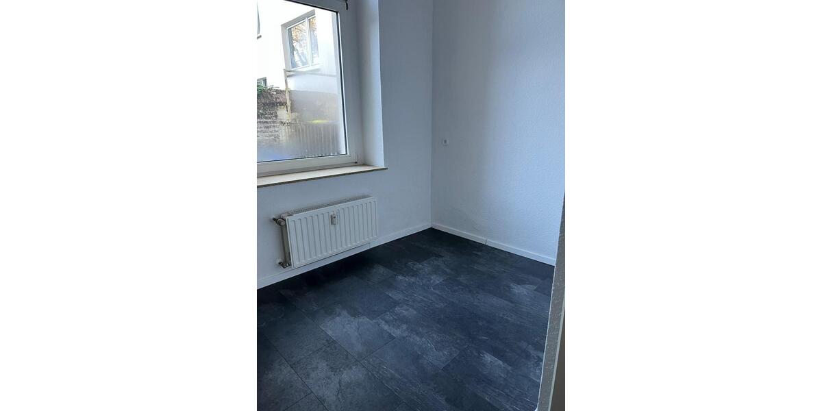 Erdgeschoßwohnung Wuppertal Arrenberg - 1 Zimmer, 28 m&sup2;, 141&euro; | Angebot:25220396