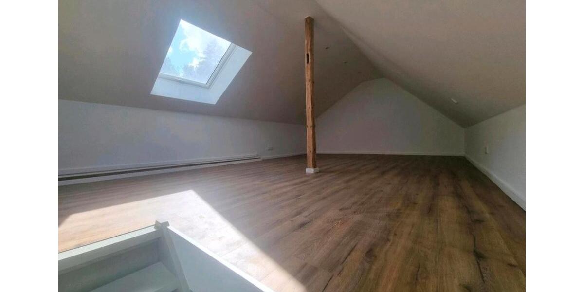 Dachgeschoßwohnung Wuppertal Lichtenplatz - 2 Zimmer, 80 m&sup2;, 940&euro; | Angebot:26483898
