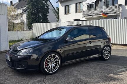 VW Golf 162.000 km 6.999 &euro; Düsseldorf 40210