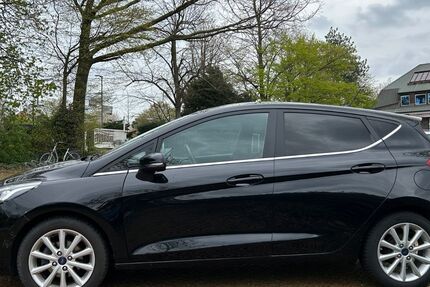 Ford Fiesta 79.300 km 9.100 &euro; Düsseldorf 40476