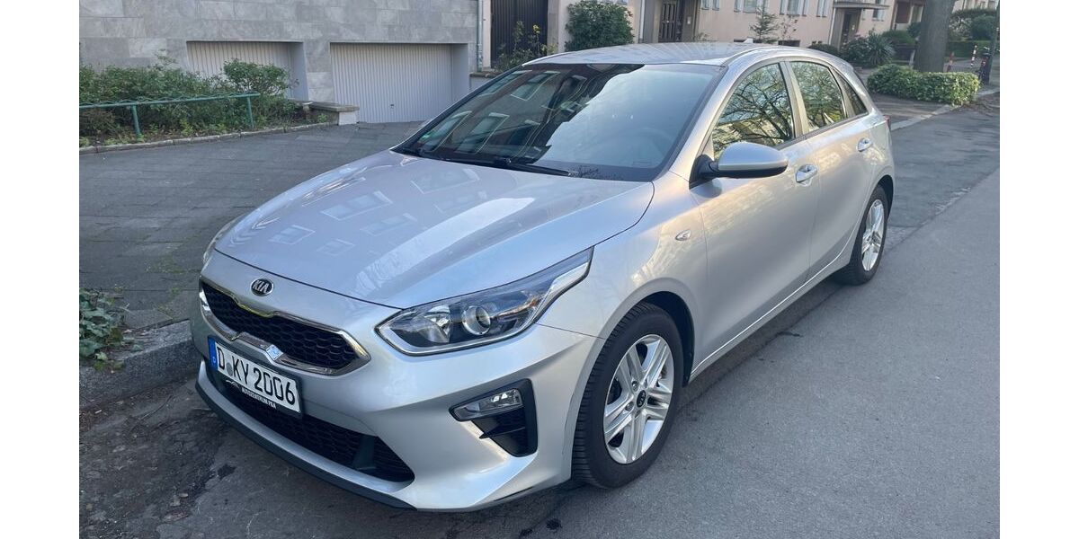 Kia ceed / Ceed 105.000 km 10.990 &euro; Düsseldorf 40239