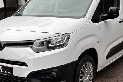 Toyota Proace City 83.400 km 12.990 &euro; Solingen 42697