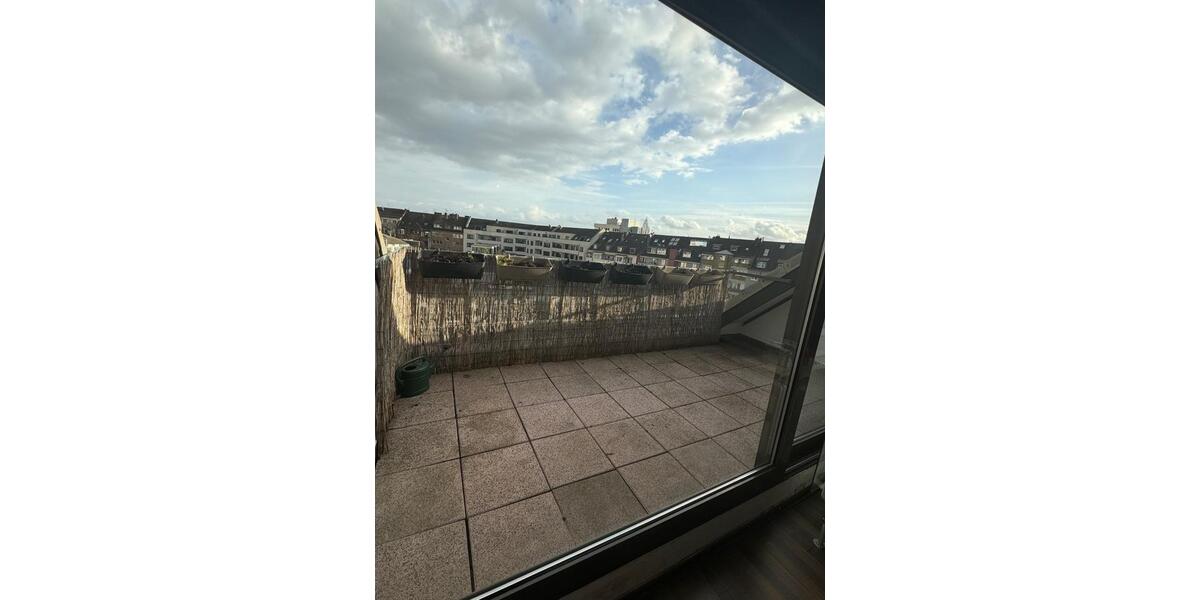 Dachgeschoßwohnung Düsseldorf Pempelfort - 3 Zimmer, 122 m&sup2;, 2.074&euro; | Angebot:25219719