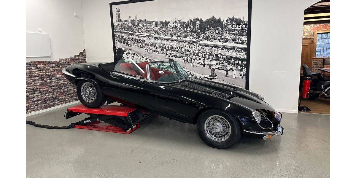 Jaguar E-Type 48.300 km 97.700 &euro; Mülheim 45478