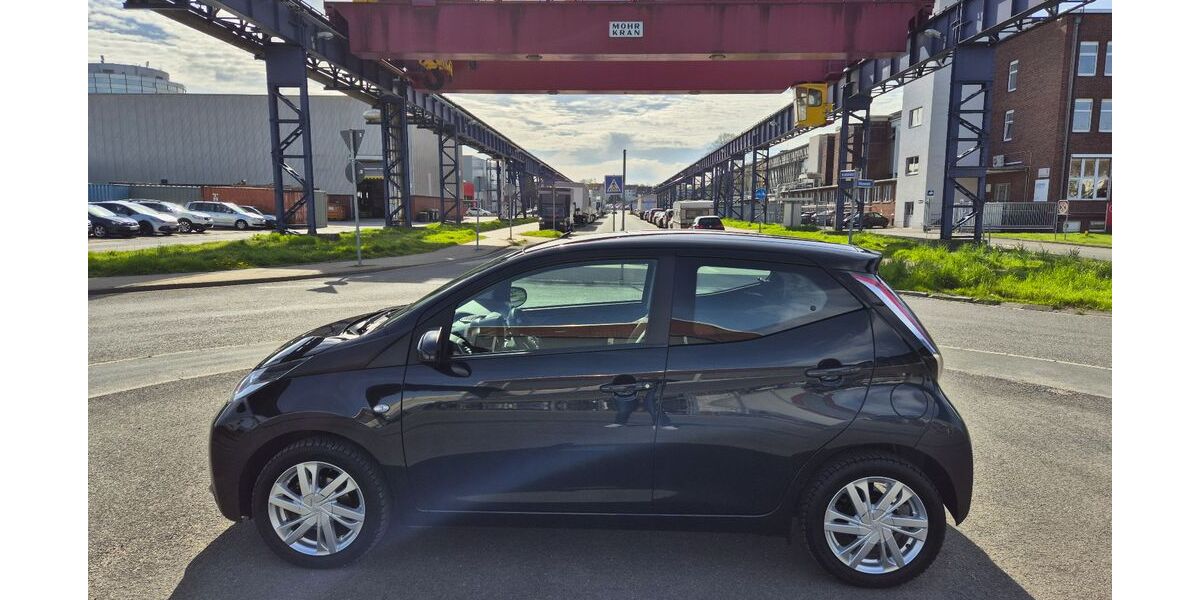 Toyota Aygo (X) 23.550 km 8.790 &euro; Mülheim 45476