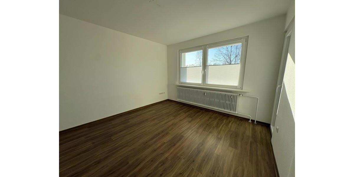 Erdgeschoßwohnung Essen Stadtbezirk VI - 3 Zimmer, 64 m&sup2;, 649&euro; | Angebot:25881172