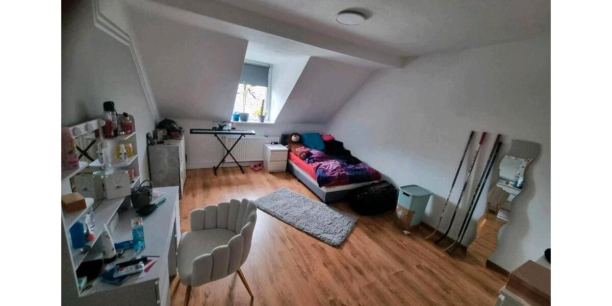 Dachgeschoßwohnung Wuppertal Gemarkung Elberfeld - 4 Zimmer, 90 m&sup2;, 1.010&euro; | Angebot:25933004