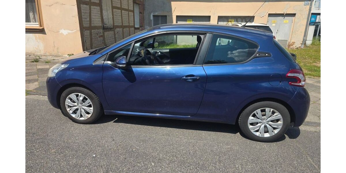Peugeot 208 163.000 km 3.650 &euro; Düsseldorf 40591