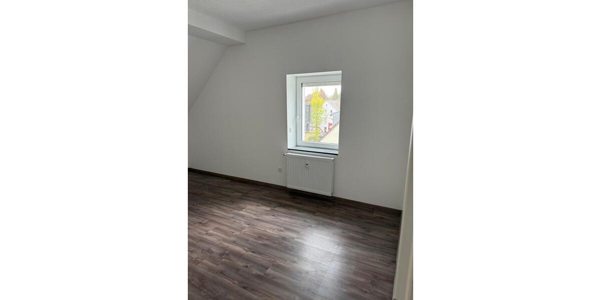 Dachgeschoßwohnung Remscheid Gemarkung Bergisch Born - 2 Zimmer, 75 m&sup2;, 600&euro; | Angebot:26515545