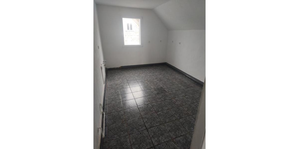 Dachgeschoßwohnung Gevelsberg - 2 Zimmer, 59 m&sup2;, 360&euro; | Angebot:26033000