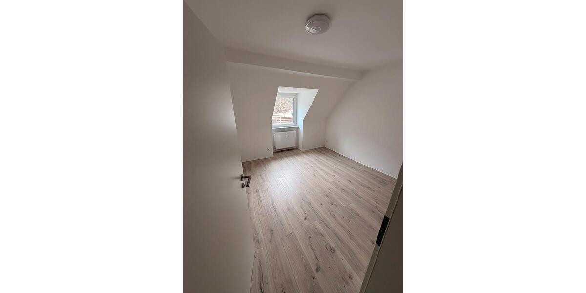 Dachgeschoßwohnung Ennepetal - 3 Zimmer, 80 m&sup2;, 1.010&euro; | Angebot:25815758