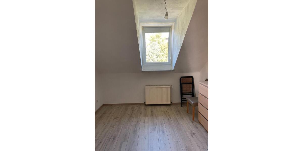 Dachgeschoßwohnung Essen Stadtbezirk VI - 3.5 Zimmer, 85 m&sup2;, 650&euro; | Angebot:26491237