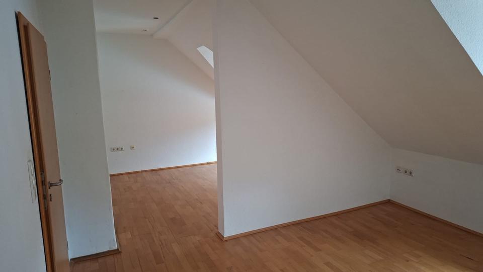 Dachgeschoßwohnung Bochum Günnigfeld - 2.5 Zimmer, 100 m&sup2;, 730&euro; | Angebot:26621352