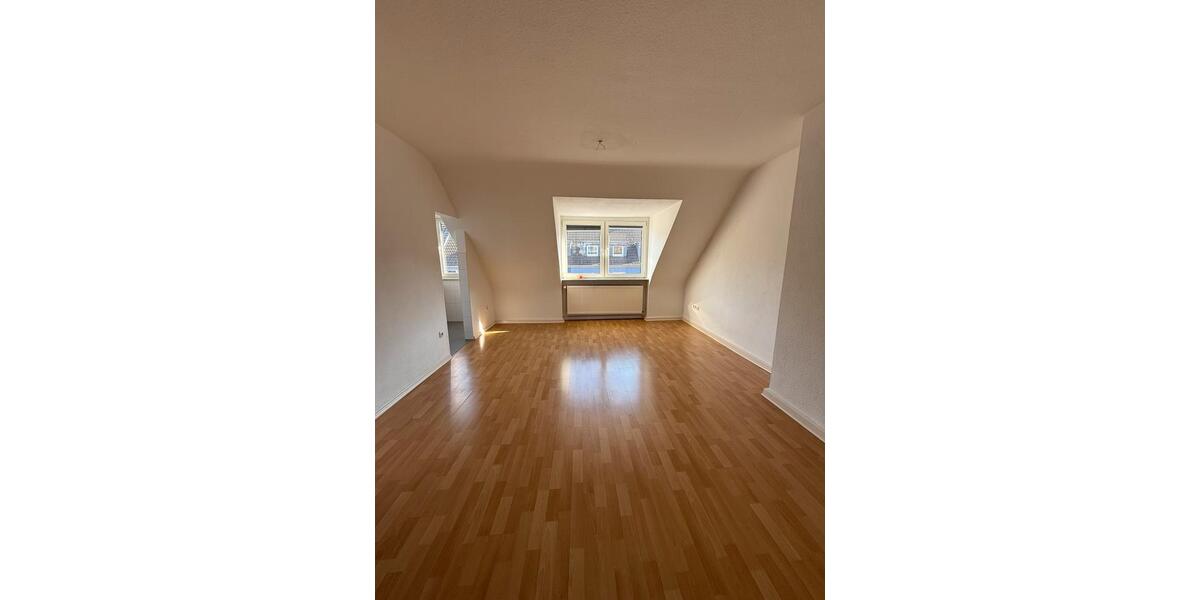 Dachgeschoßwohnung Essen Stadtbezirk II - 2 Zimmer, 42 m&sup2;, 335&euro; | Angebot:25806822