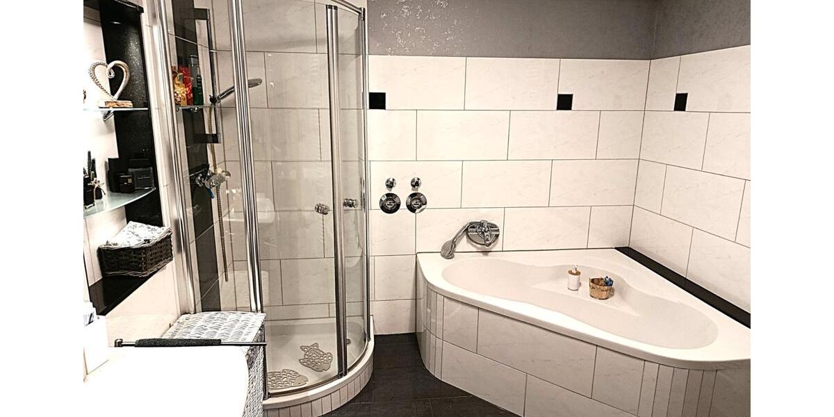 Erdgeschoßwohnung Solingen - 4 Zimmer, 136 m&sup2;, 459.000&euro; | Angebot:27224334