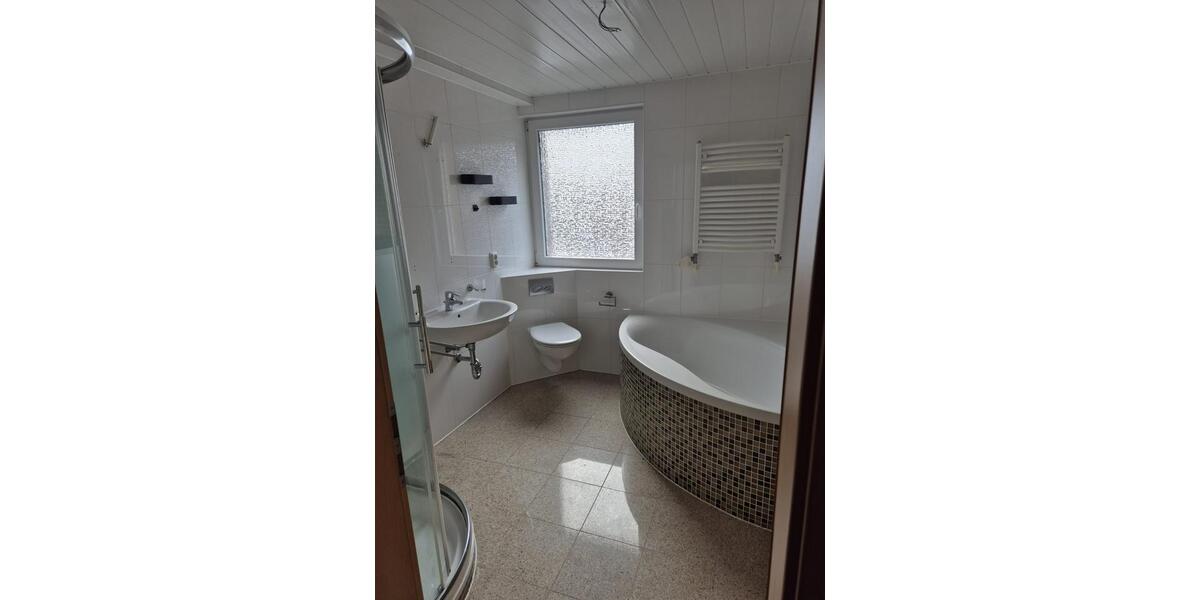 Erdgeschoßwohnung Remscheid Lüttringhausen - 3 Zimmer, 92 m&sup2;, 1.220&euro; | Angebot:25054986