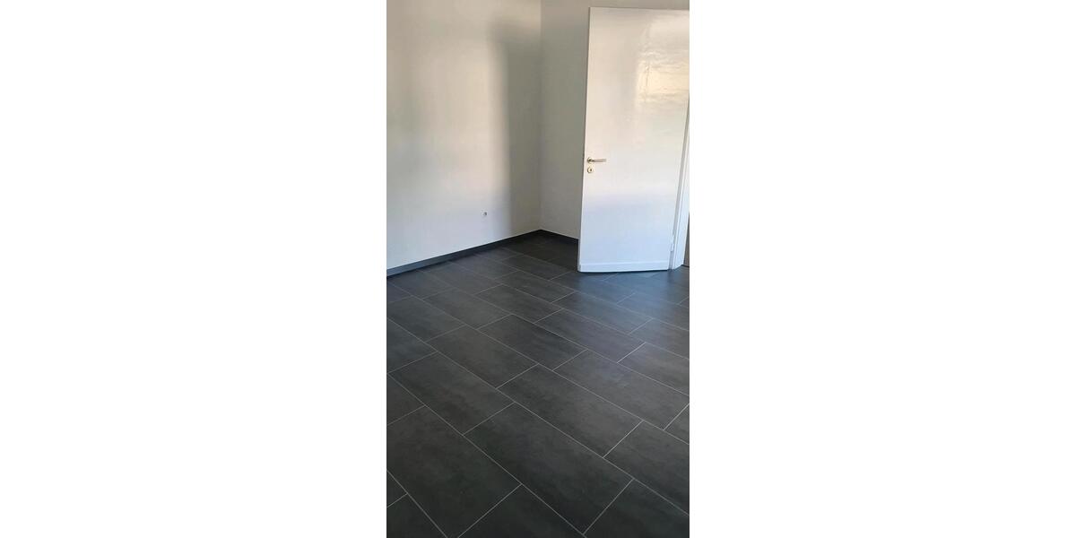 Erdgeschoßwohnung Solingen Höhscheid - 4 Zimmer, 85 m&sup2;, 950&euro; | Angebot:26042232