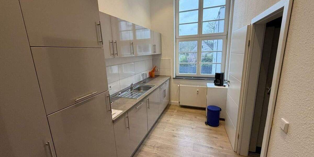 Gewerbeobjekt Hagen Hochschulviertel - 7 Zimmer, 243 m&sup2;, 2.400&euro; | Angebot:25675679