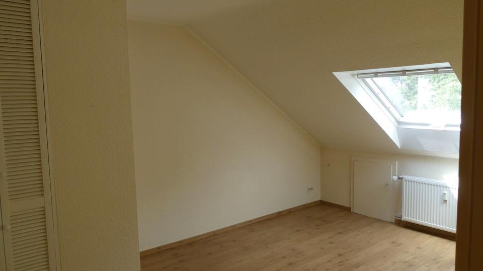Dachgeschoßwohnung Langenfeld (Rheinland) - 3 Zimmer, 75 m&sup2;, 720&euro; | Angebot:26573037