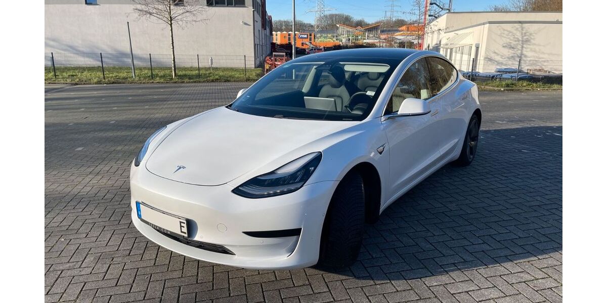 Tesla Model 3 146.587 km 19.999 &euro; Hattingen 45525