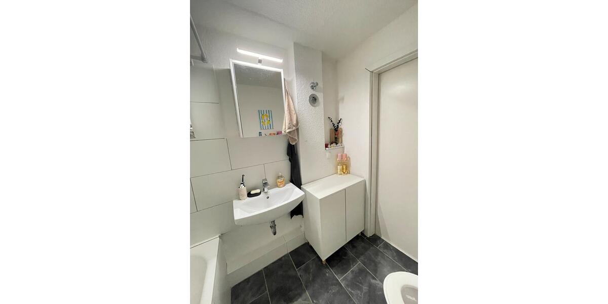 Etagenwohnung Düsseldorf Stadtmitte - 18 Zimmer, 70 m&sup2;, 600&euro; | Angebot:26602713