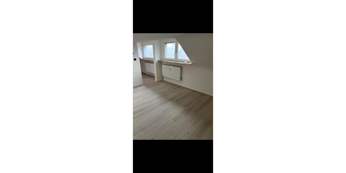 Dachgeschoßwohnung Essen Stadtbezirk V - 2.5 Zimmer, 40 m&sup2;, 320&euro; | Angebot:26613566